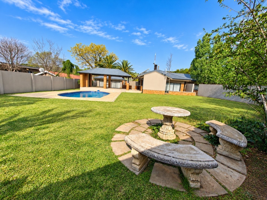 5 Bedroom Property for Sale in Waverley Free State